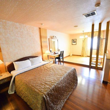 Paiwei Motel Tainan Exterior foto